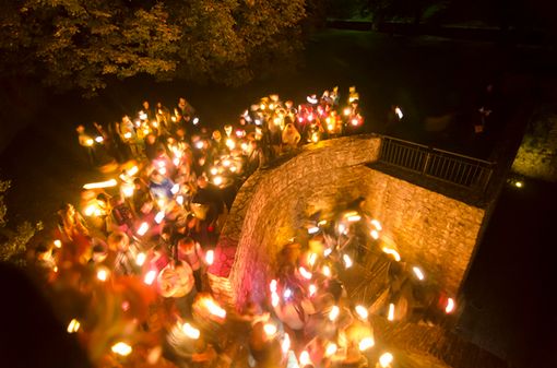 Cuneo: passeggiata notturna a lume di candela Cuneo: passeggiata notturna a lume di candela