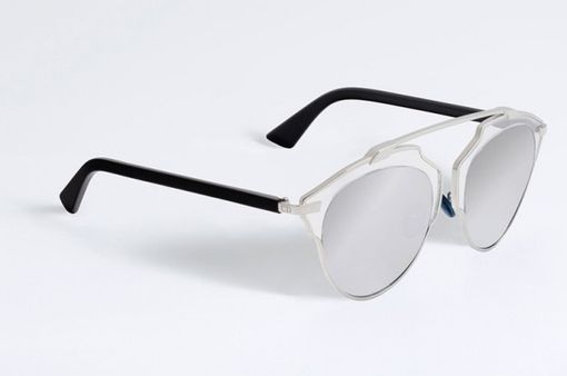 Stile Versace: inconfondibile anche in fatto di occhiali da sole Stile Versace: inconfondibile anche in fatto di occhiali da sole