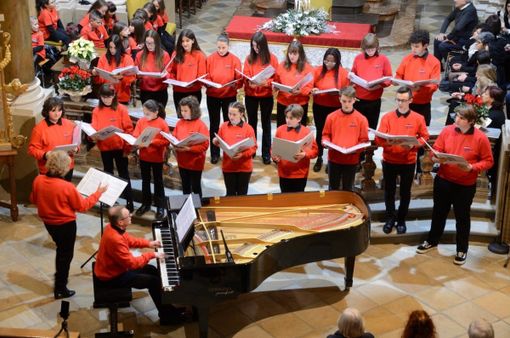 Sulle note del “Canto di Natale” a Envie si chiude un anno di successi culturali Sulle note del “Canto di Natale” a Envie si chiude un anno di successi culturali