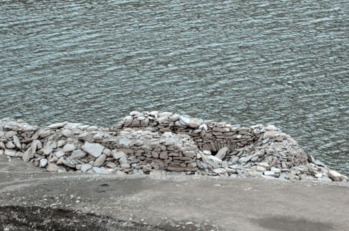 Pontechianale: dal lago-diga "riemerge" la borgata Chiesa