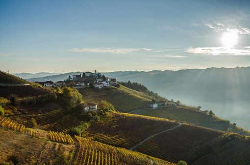Una panoramica di Camo (Foto tratta da Wikipedia) Una panoramica di Camo (Foto tratta da Wikipedia)