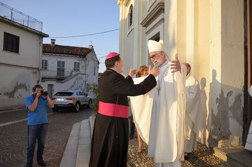 Il festeggiamento per i 30 anni di ordinazione sacerdotale di monsignor Cristiano Bodo, vescovo di Saluzzo nella chiesa di Stroppiana ( Vercelli)
