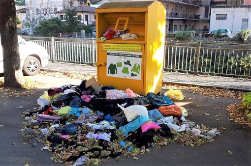 Ceva come Mondovì: stop ai cassonetti gialli per gli abiti usati