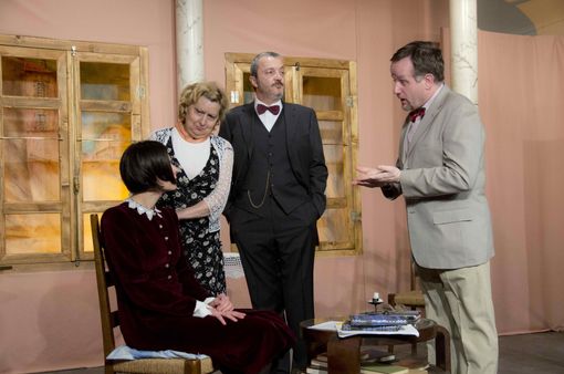 Teatro del Marchesato: la Compagnia La Scossa veste "Gli ignudi"