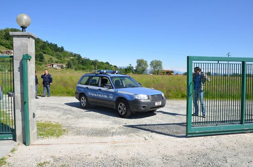 La Polizia durante l'operazione Scalpellino La Polizia durante l'operazione Scalpellino
