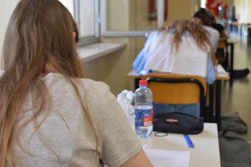 Studente riammesso alla Maturità dal TAR con riserva: il caso scuote un istituto dell’Albese