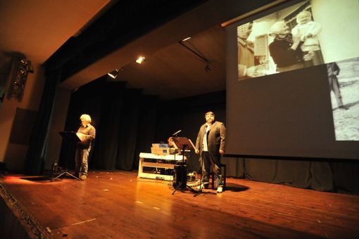 Un'esibizione della compagnia Lta-Los Tres Amigos