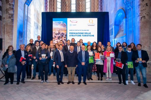 Il gruppo dei premiati ieri nella chiesa di San Domenico ad Alba Il gruppo dei premiati ieri nella chiesa di San Domenico ad Alba