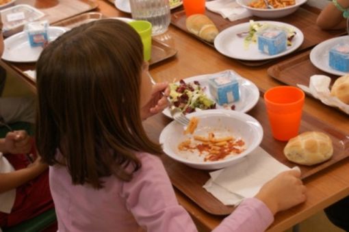 Alba, l'aumento delle tariffe nelle mense scolastiche non piace all'opposizione