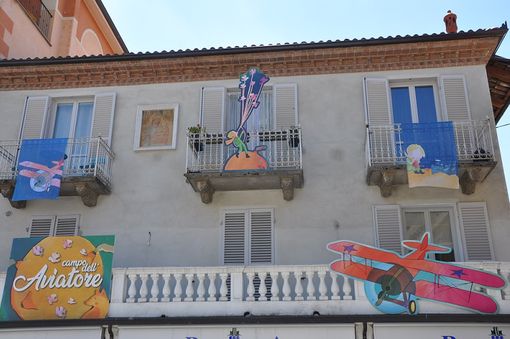 A Monforte d’Alba il mondo del Piccolo Principe tra teatro, musica, arte e scenografie a cielo aperto