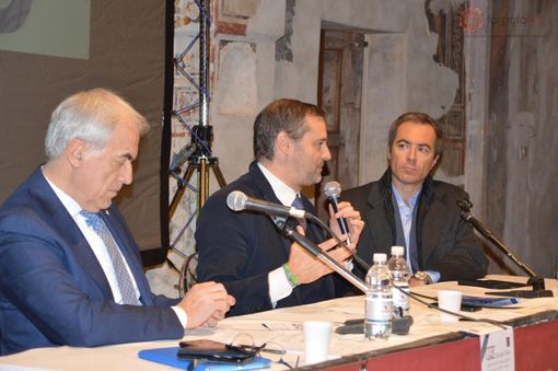 "Aspettando Dialoghi Eula" fa il sold out: chiesa di Villavecchia gremita per il confronto Ferrero-Venchi (FOTO)