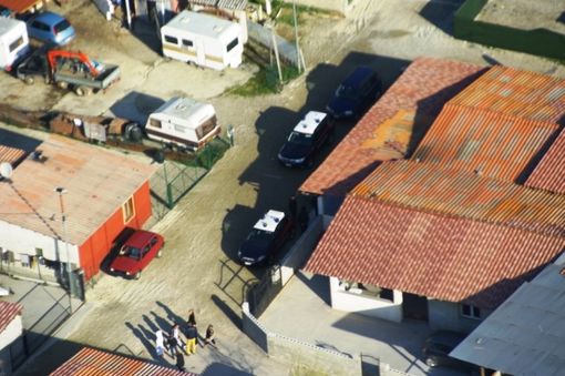 Campo Nomadi. La questione innervosisce il sindaco Marello Campo Nomadi. La questione innervosisce il sindaco Marello