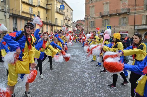 Carlevè 'd Mondvì: una marea colorata inonda la città del Moro (FOTO e VIDEO)