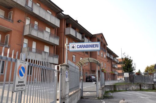 La caserma sede della Compagnia Carabinieri di Bra, territorialmente competente per il caso di abusi avvenuto a Canale nella notte tra sabato e domenica scorsi