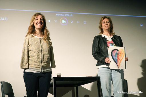 Alunni dell'I.C. Papa Giovanni XXIII di Savigliano incontrano Simona Atzori