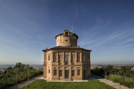 La Zizzola, edificio simbolo della città, ospita il museo multimediale della “Casa dei braidesi” La Zizzola, edificio simbolo della città, ospita il museo multimediale della “Casa dei braidesi”