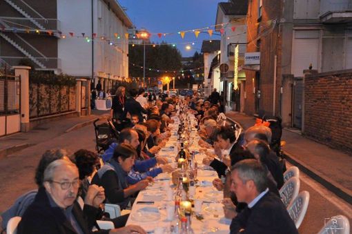 Saluzzo, via Parrà la cena in blu dello sorso anno
