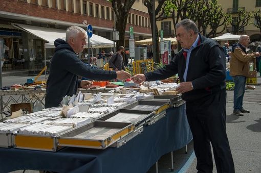 Saluzzo, domenica 6 ottobre il MercAntico in centro e la Bancarella di libri della Fondazione Cr SAluzzo Saluzzo, domenica 6 ottobre il MercAntico in centro e la Bancarella di libri della Fondazione Cr SAluzzo