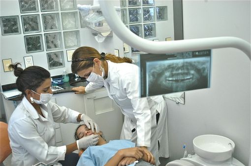 La testimonianza di un nostro lettore che ha sperimentato le cliniche dentali all'estero