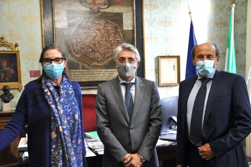 Riccardo Corino, a destra, con Margherita Fenoglio e il sindaco Carlo Bo