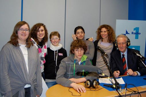 Il ragazzi fossanesi con il professor Ghisolfi negli studi RAI