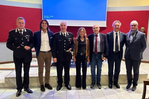 Un momento dell’incontro di Mondovì con Salvatore Mongiovì, Erica Azzoaglio, Simone Azzoaglio e il direttore del Banco Azzoaglio Carlo Ramondetti Un momento dell’incontro di Mondovì con Salvatore Mongiovì, Erica Azzoaglio, Simone Azzoaglio e il direttore del Banco Azzoaglio Carlo Ramondetti