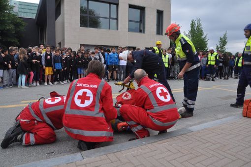 Evacuazione delle scuole a Centallo per incendio: simulazione riuscita, tutti in salvo (GALLERY E VIDEO) Evacuazione delle scuole a Centallo per incendio: simulazione riuscita, tutti in salvo (GALLERY E VIDEO)