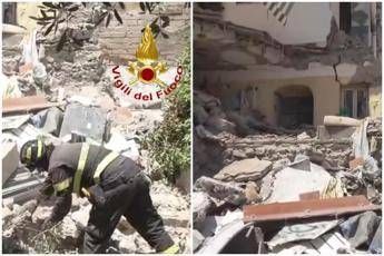 Napoli, fuga di gas ed esplosione: un ferito a Torre del Greco - Video Napoli, fuga di gas ed esplosione: un ferito a Torre del Greco - Video