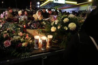 Crans-Montana, parla il testimone: "Persone con la pelle bruciata e senza capelli. Sembrava l'inferno" Crans-Montana, parla il testimone: "Persone con la pelle bruciata e senza capelli. Sembrava l'inferno"