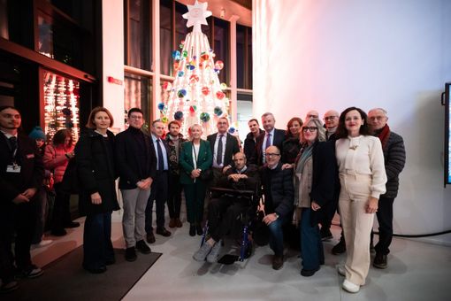 Al Rondò dei Talenti splende l'Albero di Natale donato da Confartigianato e FabLab Cuneo (VIDEO)