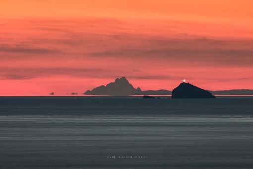 Lo scatto su gentile concessione del giovane Fabio Longaron realizzato sulle alture di Mommio Castello intorno alle ore 18 di domenica 14 febbraio