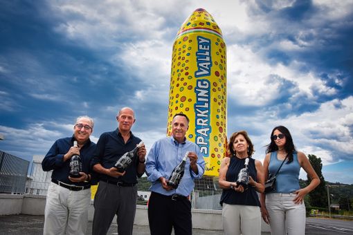 Uno shuttle tra le vigne: così la Valle Belbo lancia la sua Sparkling Valley Uno shuttle tra le vigne: così la Valle Belbo lancia la sua Sparkling Valley