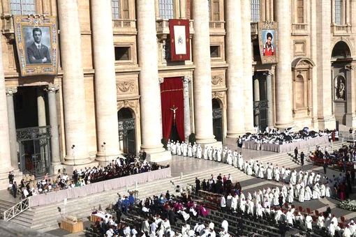 Carlo Acutis e Pier Giorgio Frassati oggi santi - Fotogramma /Ipa
