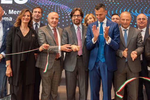 Il taglio del nastro della sede cuneese di Multiversity Group
