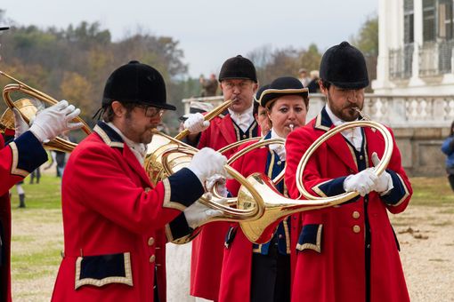 La diaspora dei marmi dei giardini della Venaria: dalla Reggia al Castello di Govone per un percorso musicale con i corni da caccia La diaspora dei marmi dei giardini della Venaria: dalla Reggia al Castello di Govone per un percorso musicale con i corni da caccia