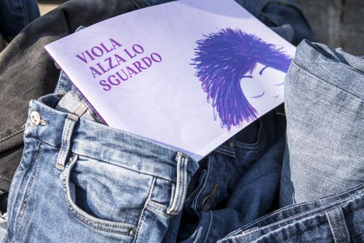 Giornate Viola: "Le parole contano" per dire no alla violenza partendo dalla famiglia Giornate Viola: "Le parole contano" per dire no alla violenza partendo dalla famiglia