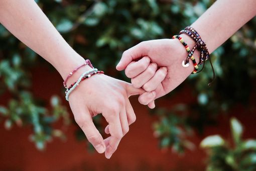 La scoperta dei ricercatori di Unito: da un'infanzia traumatica gli universitari salvati dalle reti di amicizia, più che dalla famiglia La scoperta dei ricercatori di Unito: da un'infanzia traumatica gli universitari salvati dalle reti di amicizia, più che dalla famiglia