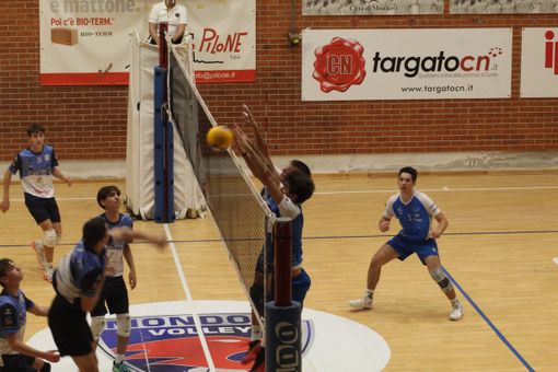 VOLLEY DM / La capolista Villanova fa suo il derby con il VBC Mondovì VOLLEY DM / La capolista Villanova fa suo il derby con il VBC Mondovì