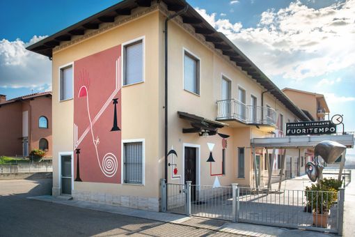 Canale, arte e nuovi orizzonti per Fuoritempo: inaugurato il murale e annunciato il trasferimento nel Roero Canale, arte e nuovi orizzonti per Fuoritempo: inaugurato il murale e annunciato il trasferimento nel Roero
