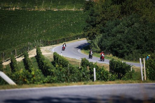 L'8 delle Langhe: un successo la granfondo per moto d'epoca con oltre sessanta partecipanti L'8 delle Langhe: un successo la granfondo per moto d'epoca con oltre sessanta partecipanti