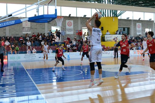 Un momento del match al Pala 958 di Corneliano