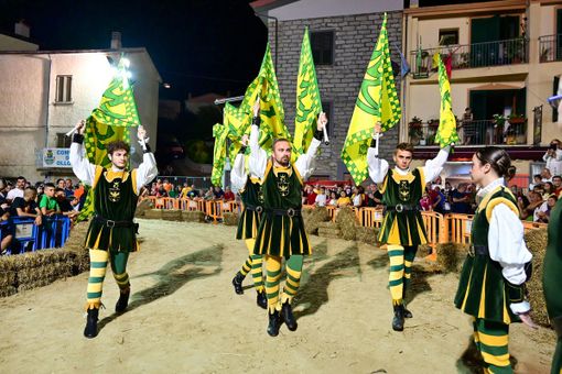 Gli sbandieratori e musici del Borgo Moretta ospiti in Sardegna del gruppo gemellato di Ollolai