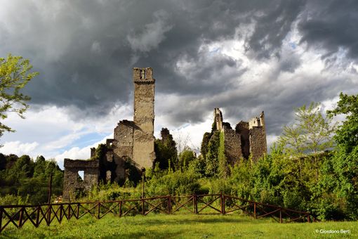 Il castello di Gorzegno (foto di Giordano Berti)