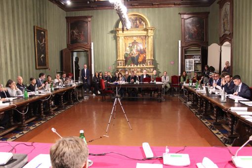 Scuole, piscina comunale e corsi d'acqua: Alba approva una variazione di bilancio da 1,5 milioni Scuole, piscina comunale e corsi d'acqua: Alba approva una variazione di bilancio da 1,5 milioni