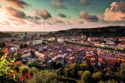 Una suggestiva immagine di Dogliani (credito Claudio Salis) Una suggestiva immagine di Dogliani (credito Claudio Salis)