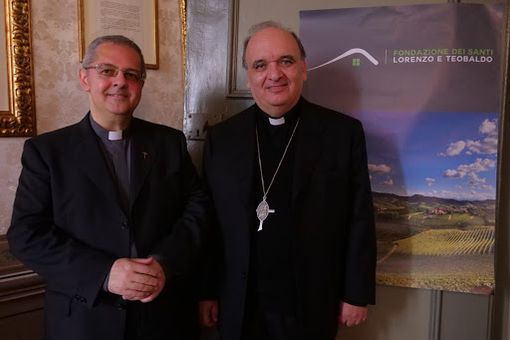 Don Claudio Carena, vicario generale della Diocesi di Alba, e Monsignor Marco Brunetti, vescovo di Alba