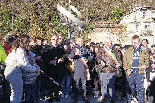 "Risalite. Pace nell’ombra”: la nuova scultura-fontana di Venasca si è svelata