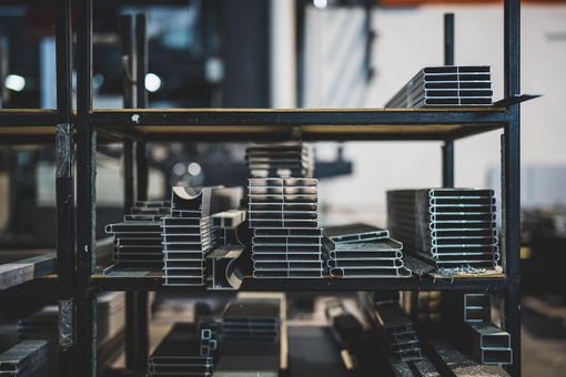 Barre e tubi in ferro in tutti i formati: Ironcut di Manta è partner affidabile di privati, fabbri e aziende meccaniche