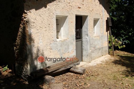 La panchina della cappella di San Bernardo dove è stato ritrovato Sacha Chang