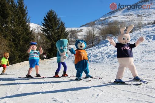 La parata delle mascotte ad Artesina La parata delle mascotte ad Artesina